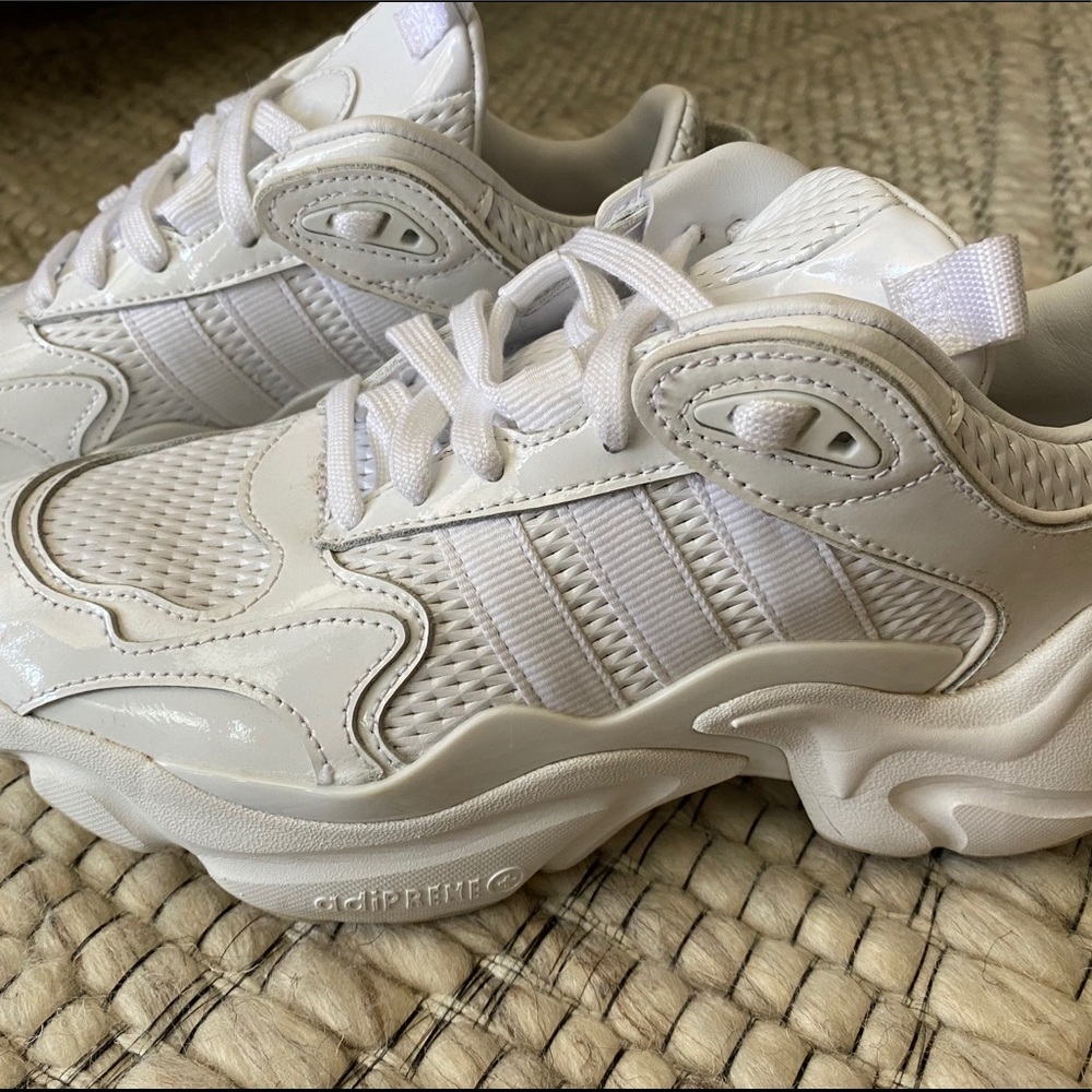 Adidas Sneakers